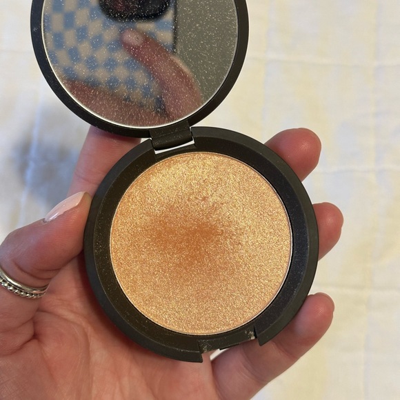 BECCA Other - Becca Cosmetics Champagne Pop Highlighter!